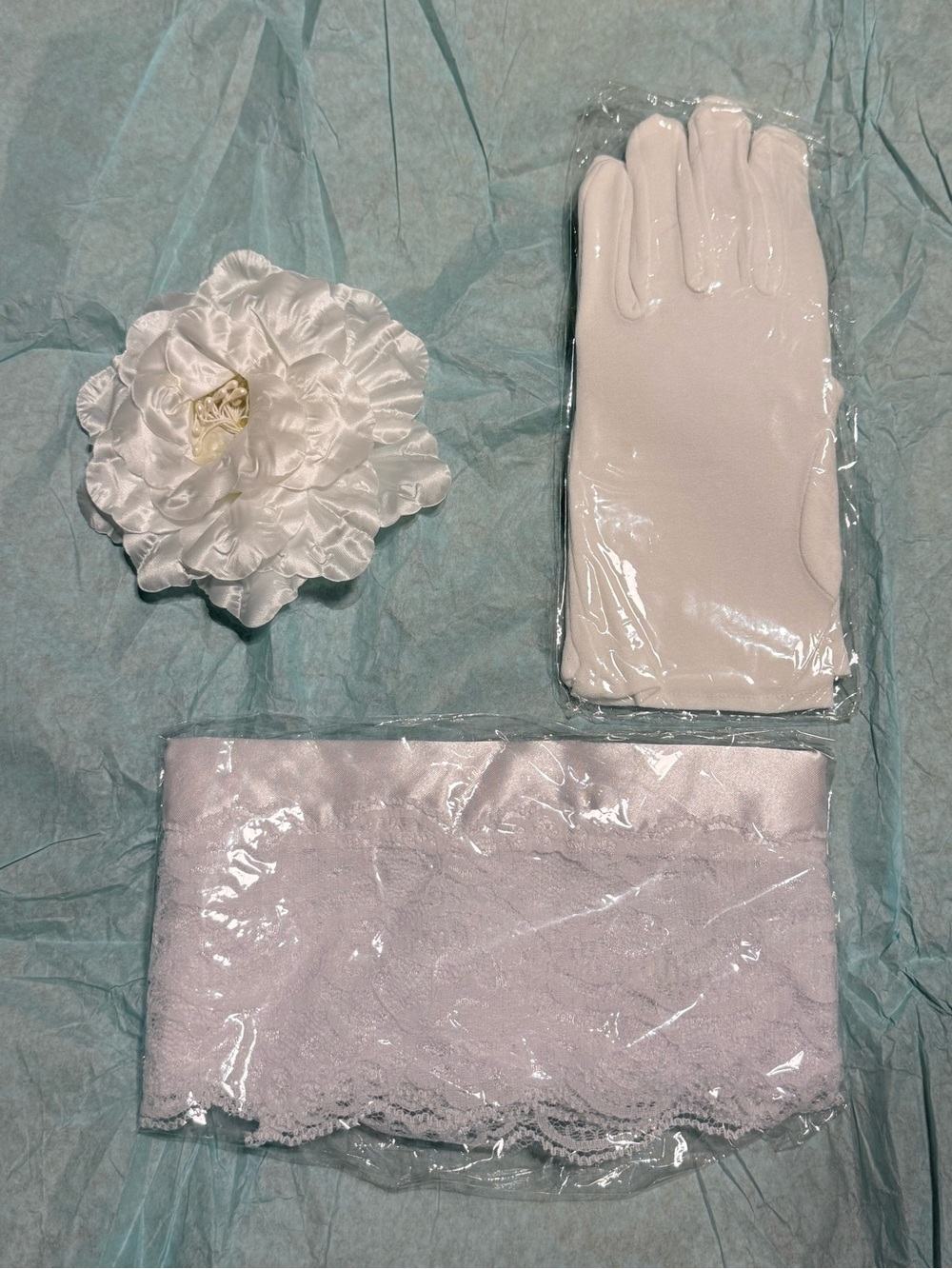 Vintage White Gloves Brooch Handkerchief Set One Size